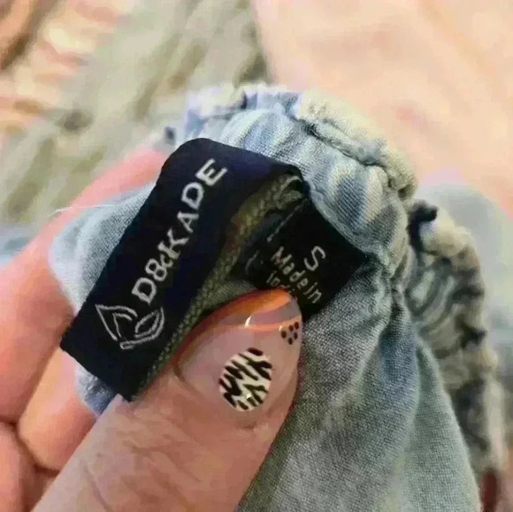 Embroidered Top - Picture 3 of 6